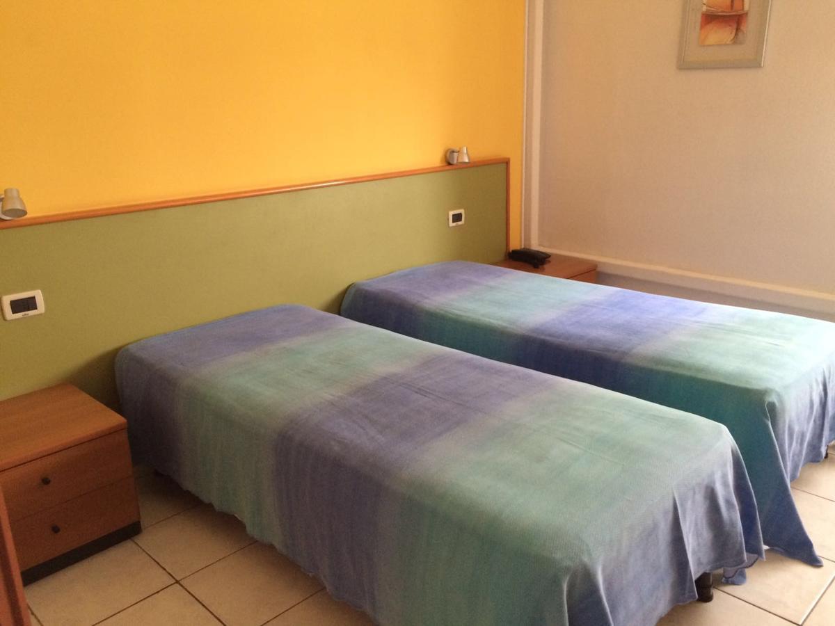 Lo Scoglio Hotel Castelnuovo del Garda Exterior foto
